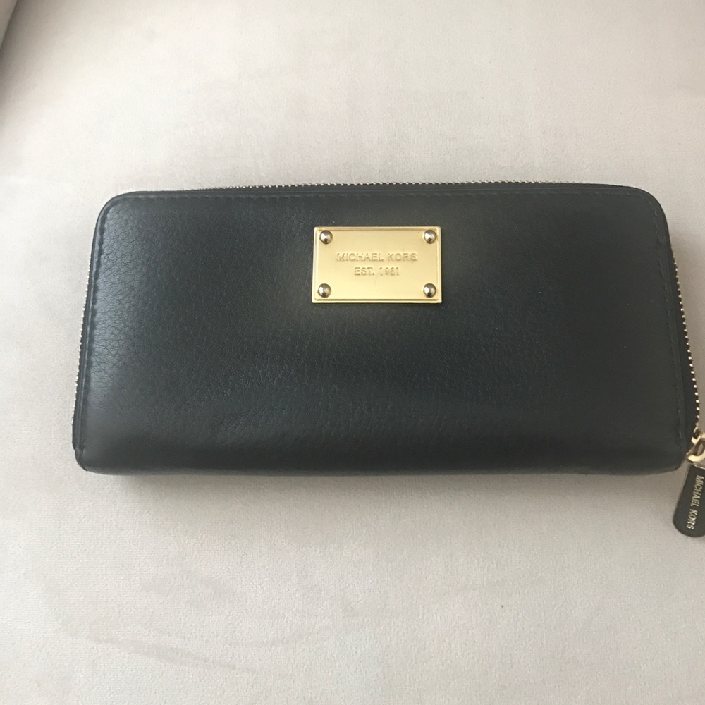 Genuine leather classic wallet by Michael Kors