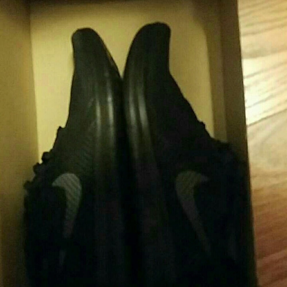 NWT black nike commuters