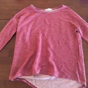 Red tshirt that lowers on the back