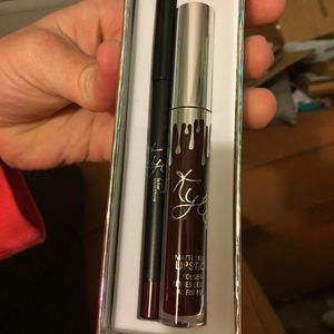 Kylie Cosmetics Holiday Edition Lip Kit in Vixen