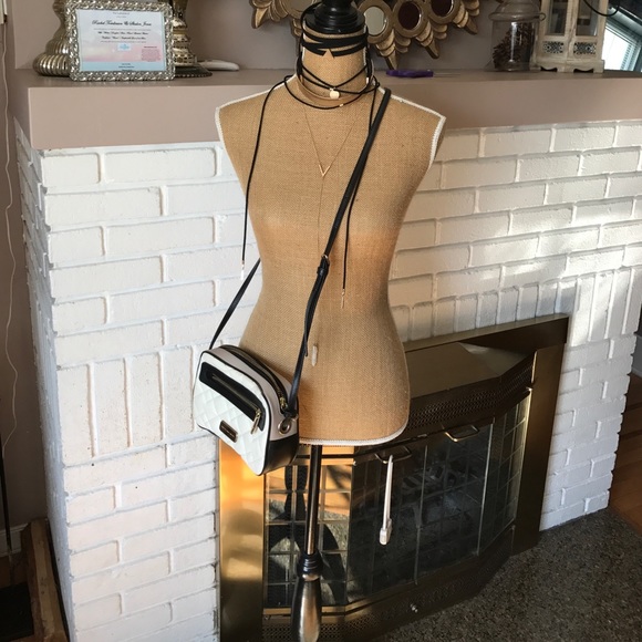 Marc by Marc Jacobs Bags - Mar By Marc Jacobs Purse. 100% Cow Leather Marc by Marc Jacobs Bags - Mar By Marc Jacobs Purse. 100% Cow Leather