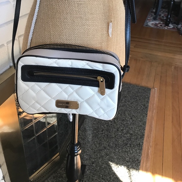 Marc by Marc Jacobs Bags - Mar By Marc Jacobs Purse. 100% Cow Leather Marc by Marc Jacobs Bags - Mar By Marc Jacobs Purse. 100% Cow Leather