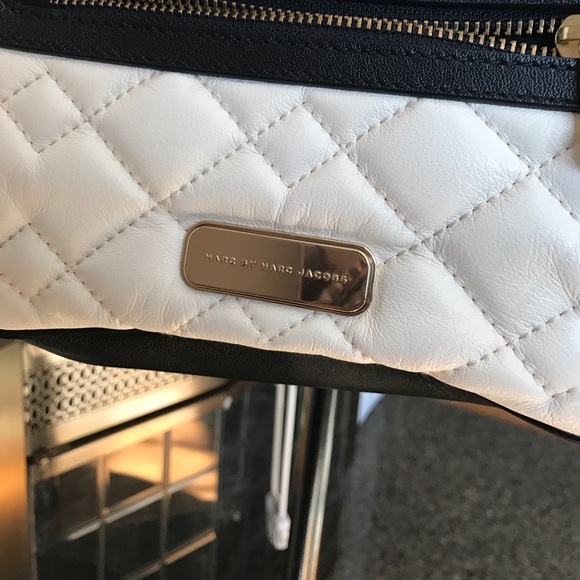 Marc by Marc Jacobs Bags - Mar By Marc Jacobs Purse. 100% Cow Leather Marc by Marc Jacobs Bags - Mar By Marc Jacobs Purse. 100% Cow Leather