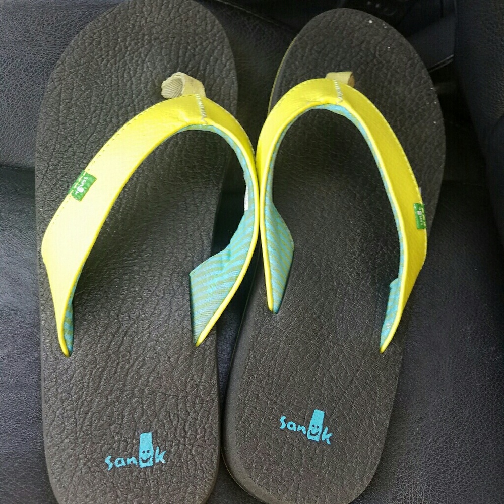 Sanuk Flip flops