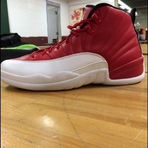 Jordan retro 12 gym red