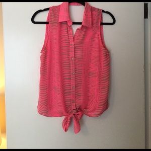 Parker Sleeveless tie-up top!