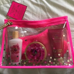 Victoria's Secret Lets Get Cozy Bedtime Beauty Kit