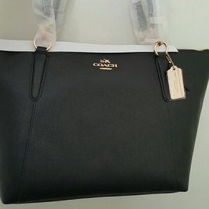 NWT Coach crossgrain leather Ava tote in black.