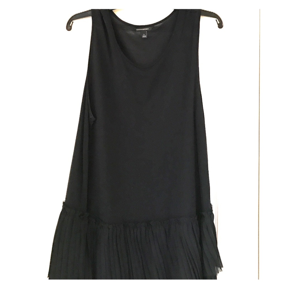 Banana Republic black muscle like tank top