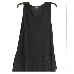 Banana Republic black muscle like tank top