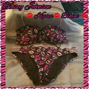 *SUMMER SALE* EUC Betsey Johnson Kisses Bikini SzL