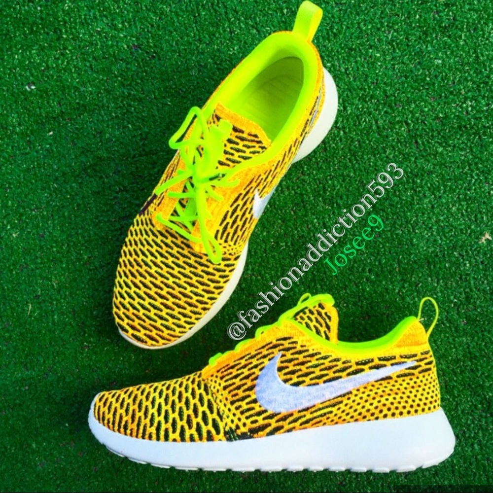 Women's Nike Roshe one Flyknit sneakers - Picture 2 of 4