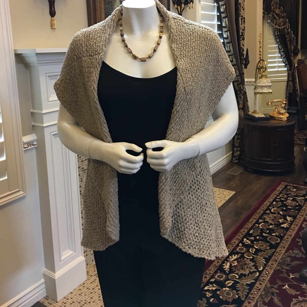 Karen Kane stylish top