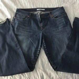 Joe's Jeans. Size 32. Honey fit.
