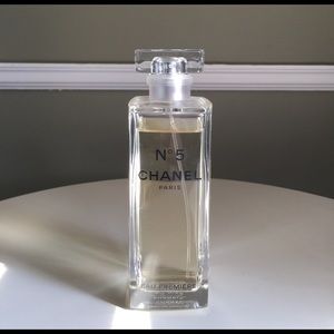 Chanel N 5 perfume