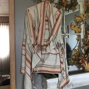 Gimmicks by BKE fringe shrug!