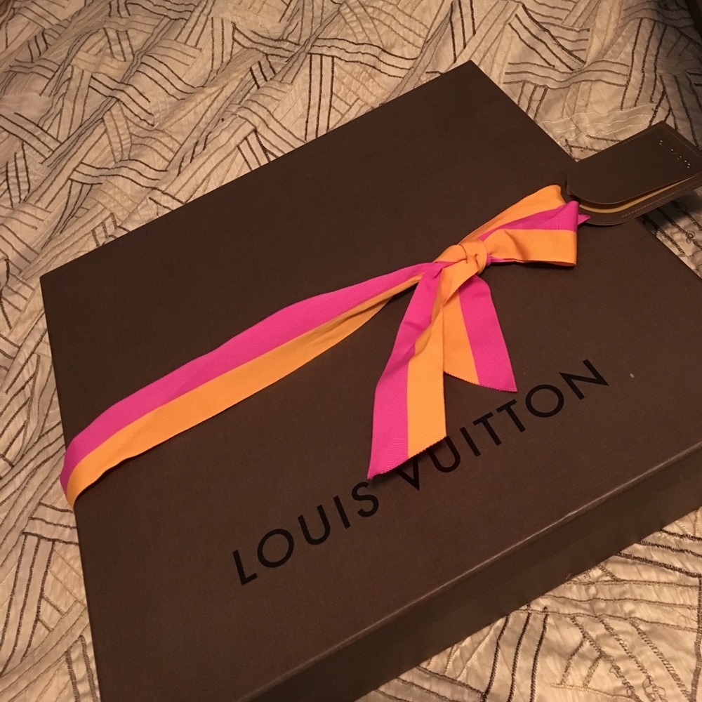 LV box from never full bag