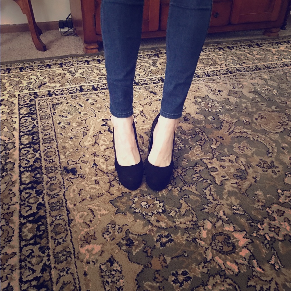 Forever 21 black suede heels.