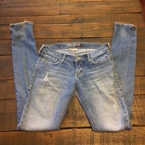 Hollister low rise skinny jeans, great condition.