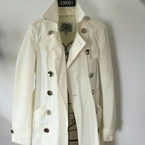 NEW NEVER WORN OFF WHITE CLEAN CRISP TRENCH