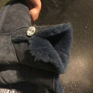 Navy uggs with diamond.