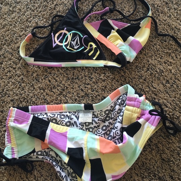 Rare Volcom reversible bikini - Picture 4 of 4