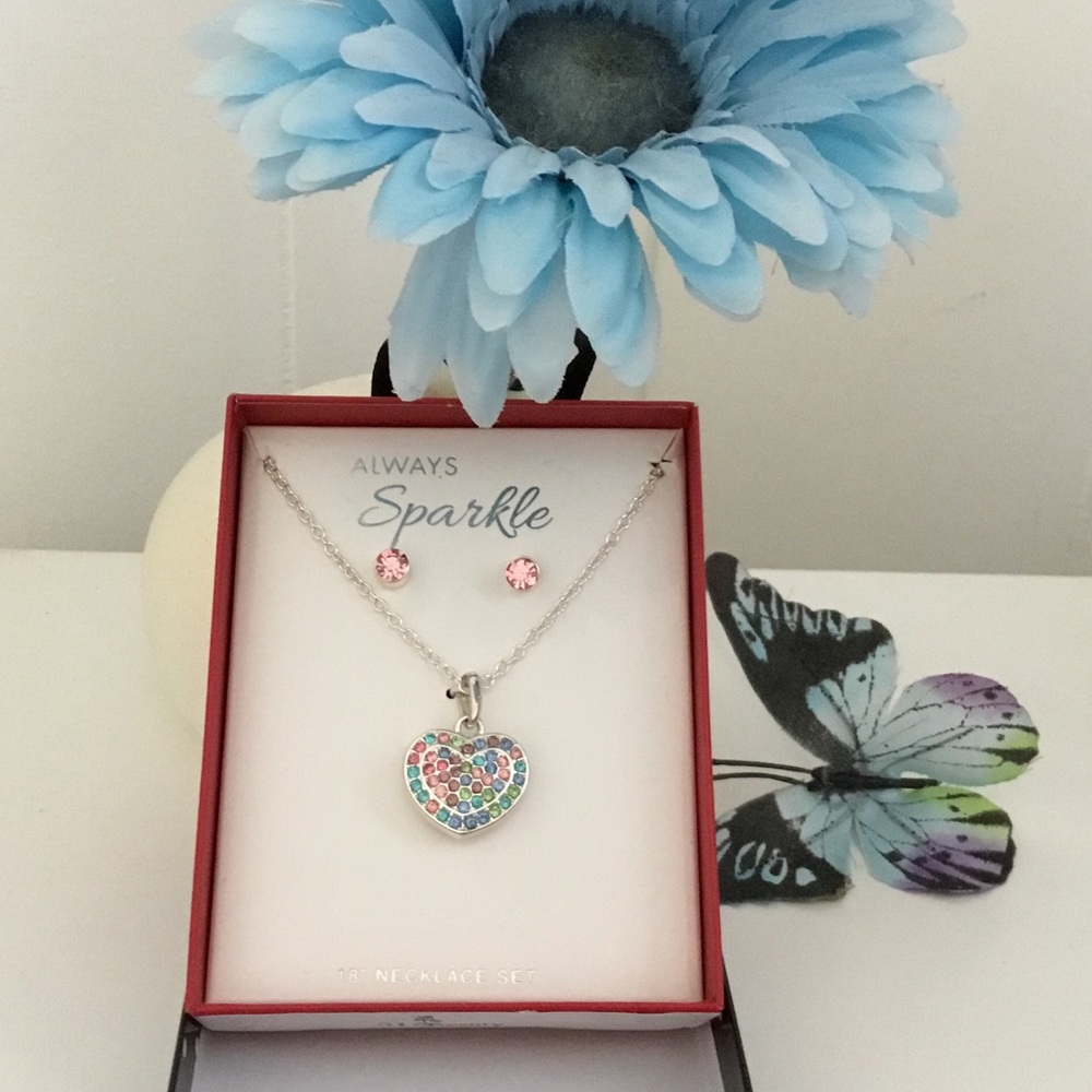 Heart necklace with earrings.
