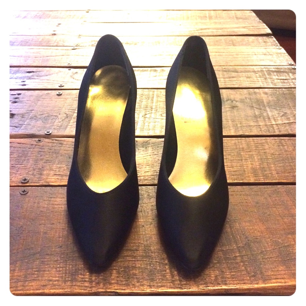 Comfy black heels perfect for work!