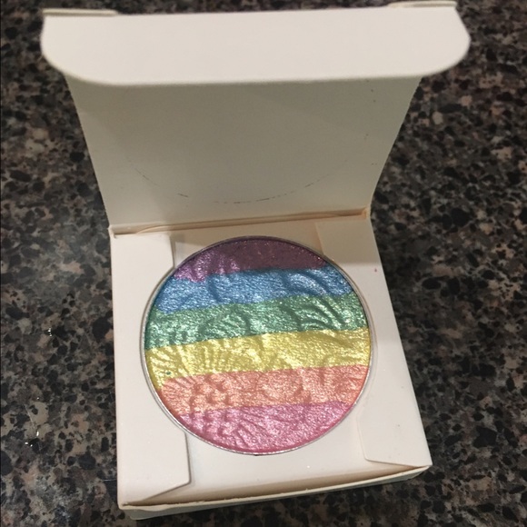 Host Pick! ππ 2/24 Rainbow πHighlighter π