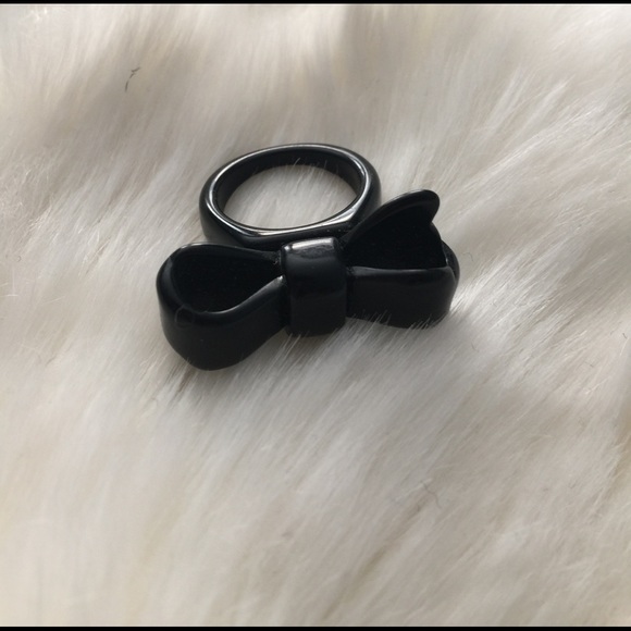 Black Plastic Bow Ring - Picture 2 of 2