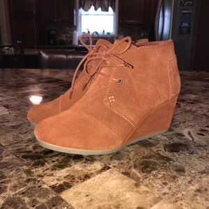 TOMS wedges