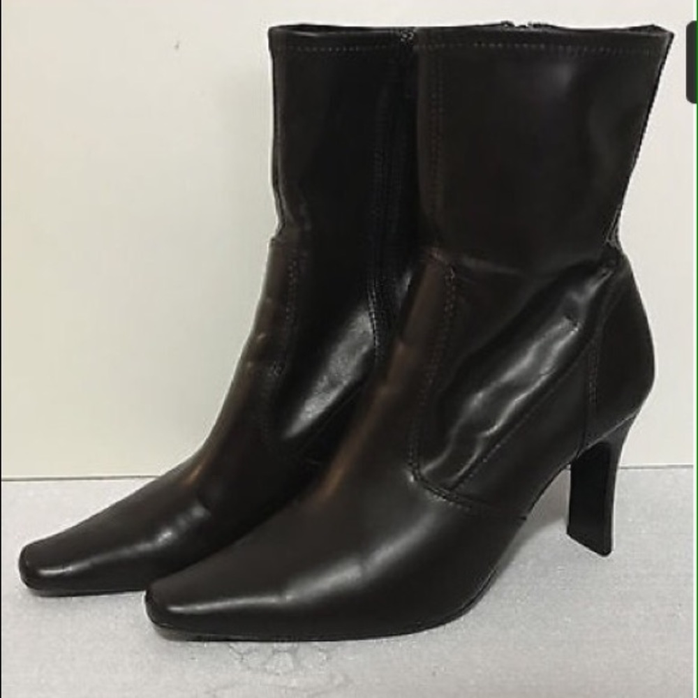Nine West Wnhydrogen boots size 8.5 Black