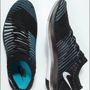 NIB Women's Nike Fkyknit