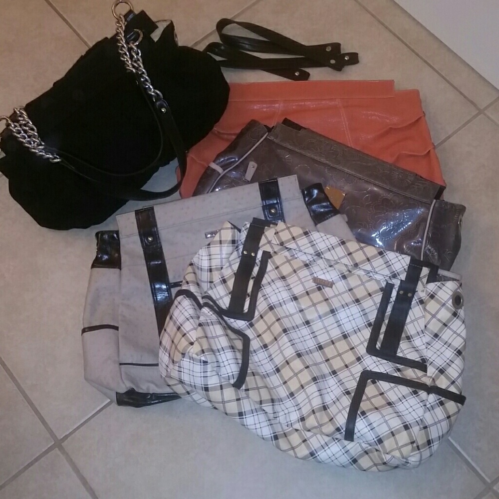 Miche purse and attachments.