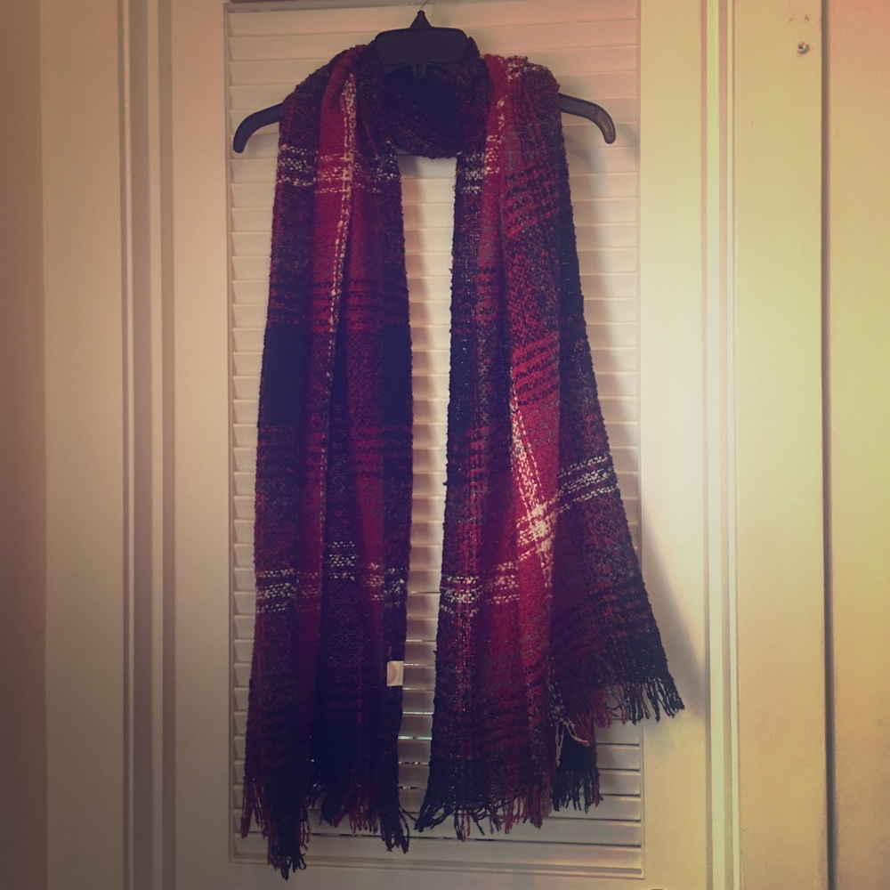 Heavy duty Garnet and Black scarf!