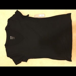 Kohls essential v neck black new with tags