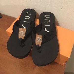 unisa flip flops