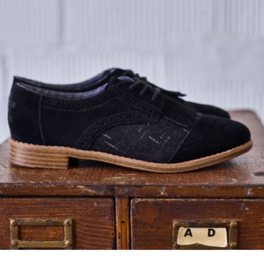 Toms black brogues oxfords