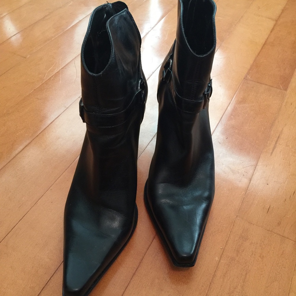 Dare-to-wear ankle boots!