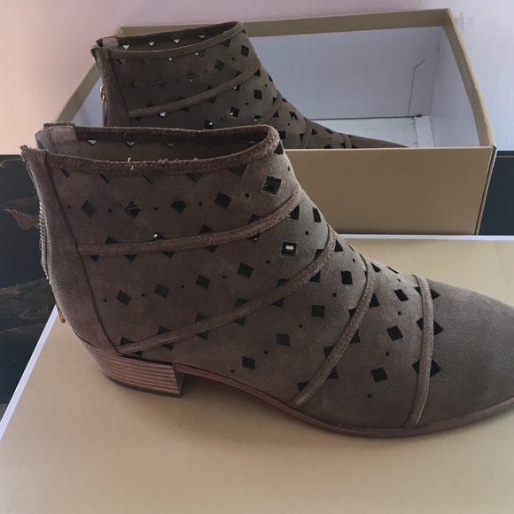💜Michael Kors Suede Boots - Picture 3 of 4