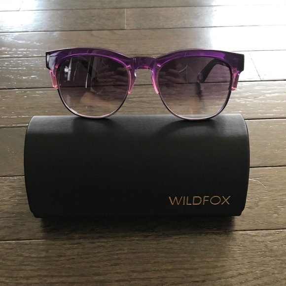 Wildfox Accessories - 🎉HP🎉Wildfox Purple Wayfarer Clubfox