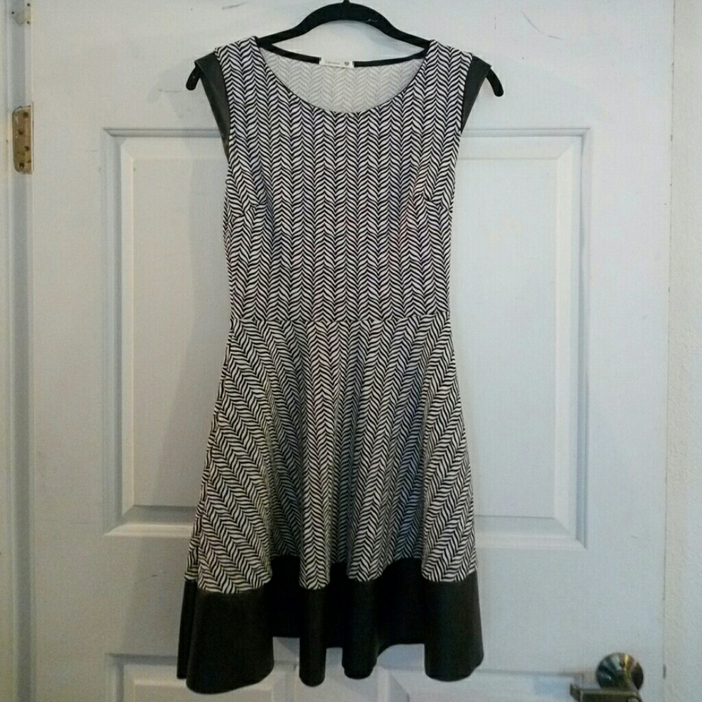 Soprano Dress with black and white pattern