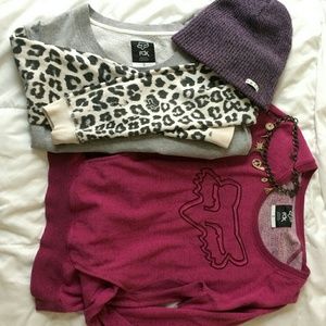 **SOLD ON ♏ **Fox Pullover sweaters