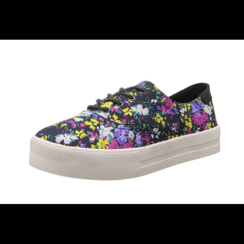 Kensie - Wally Floral Fashion Sneaker