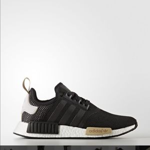 Adidas NMD R1 in black wmns size 7.5