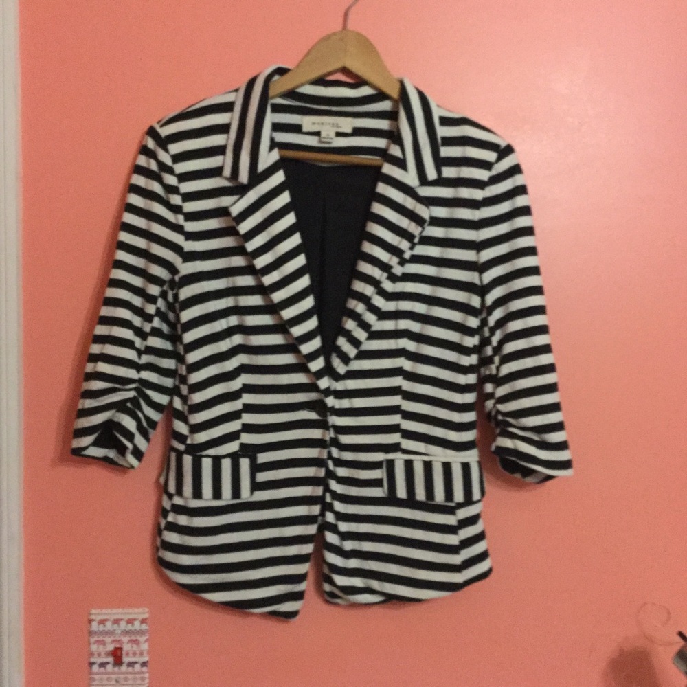 ❤️FREE ❤️Gorgeous soft striped casual blazer