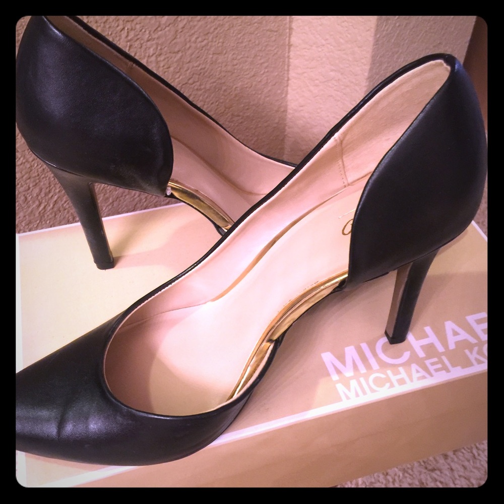Mossimo black heels.