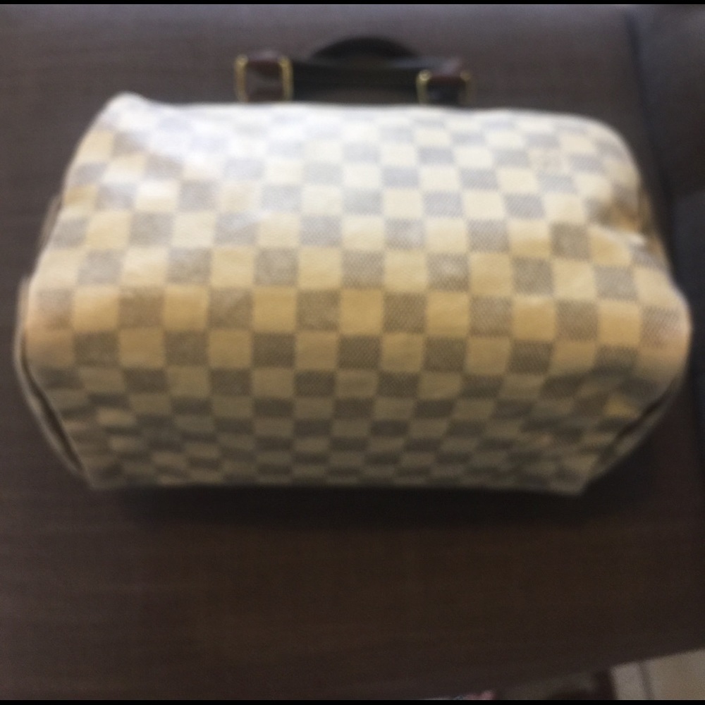 Louie Vuitton💯  MAKE  ME AN OFFER 👍🤑