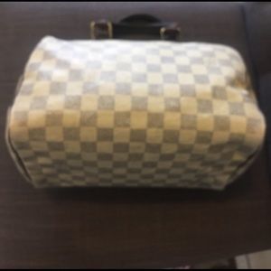 Louie Vuitton💯  MAKE  ME AN OFFER 👍🤑