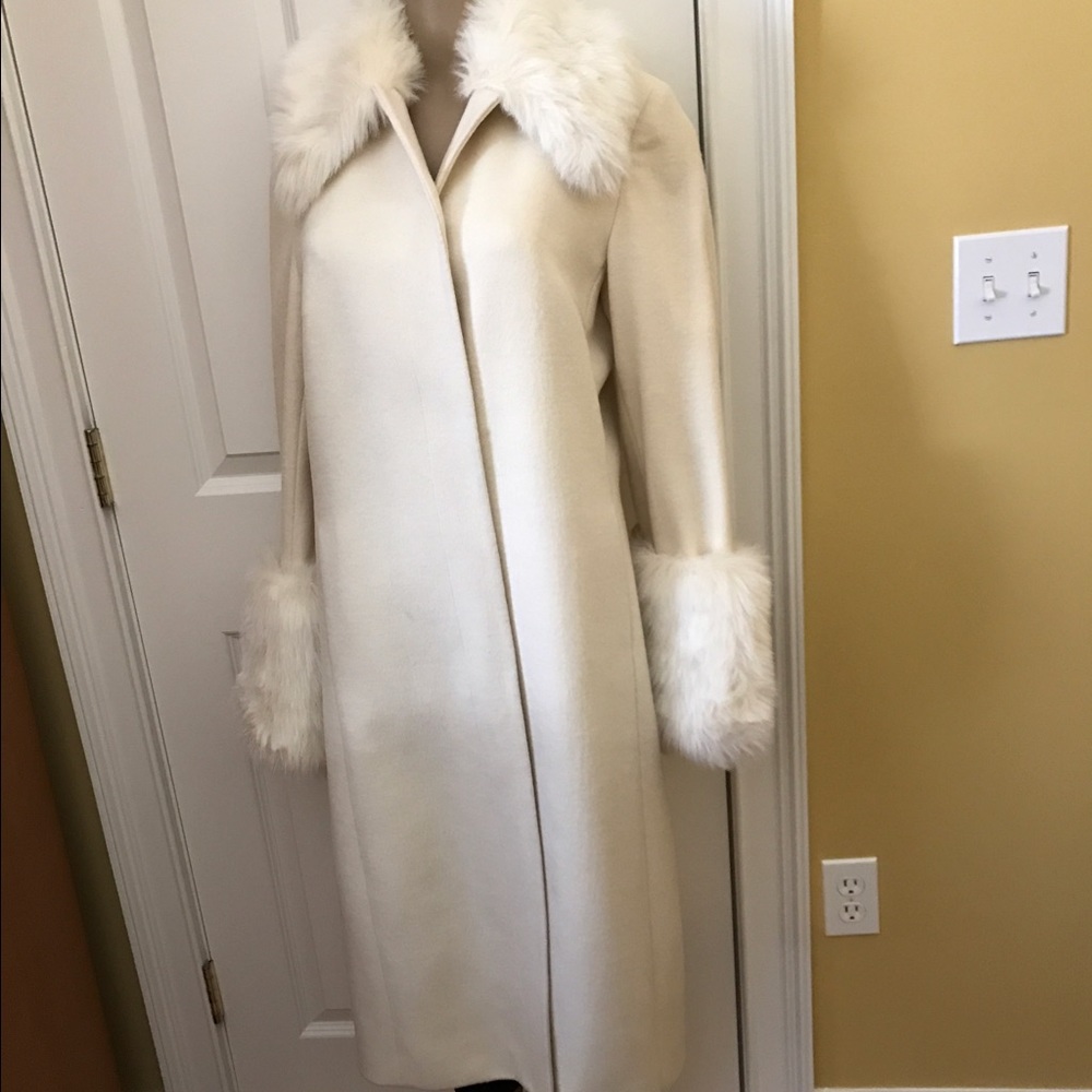 Express Off White Ivory Faux Fur Long Coat 9/10
